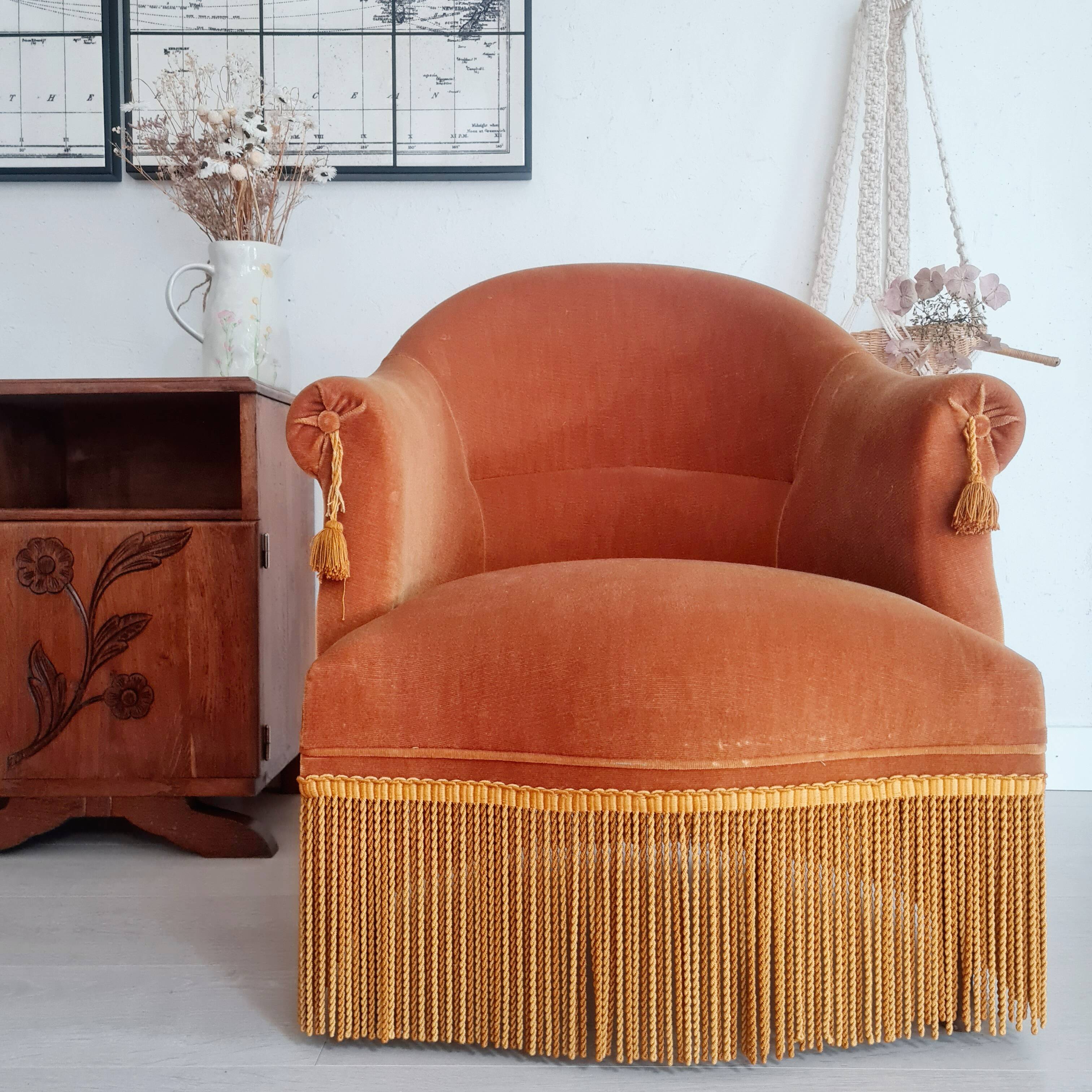 Toad armchair in gold velvet