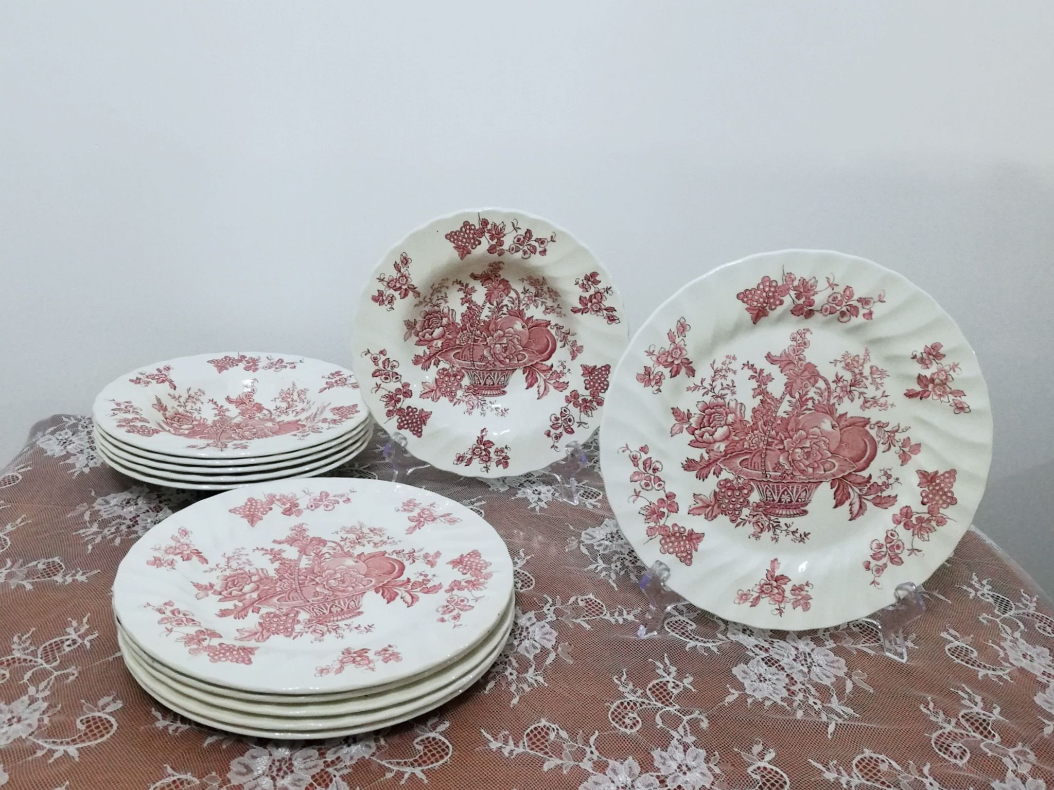 12 assiettes anglaises Stanffordshire modèle "Bountiful"