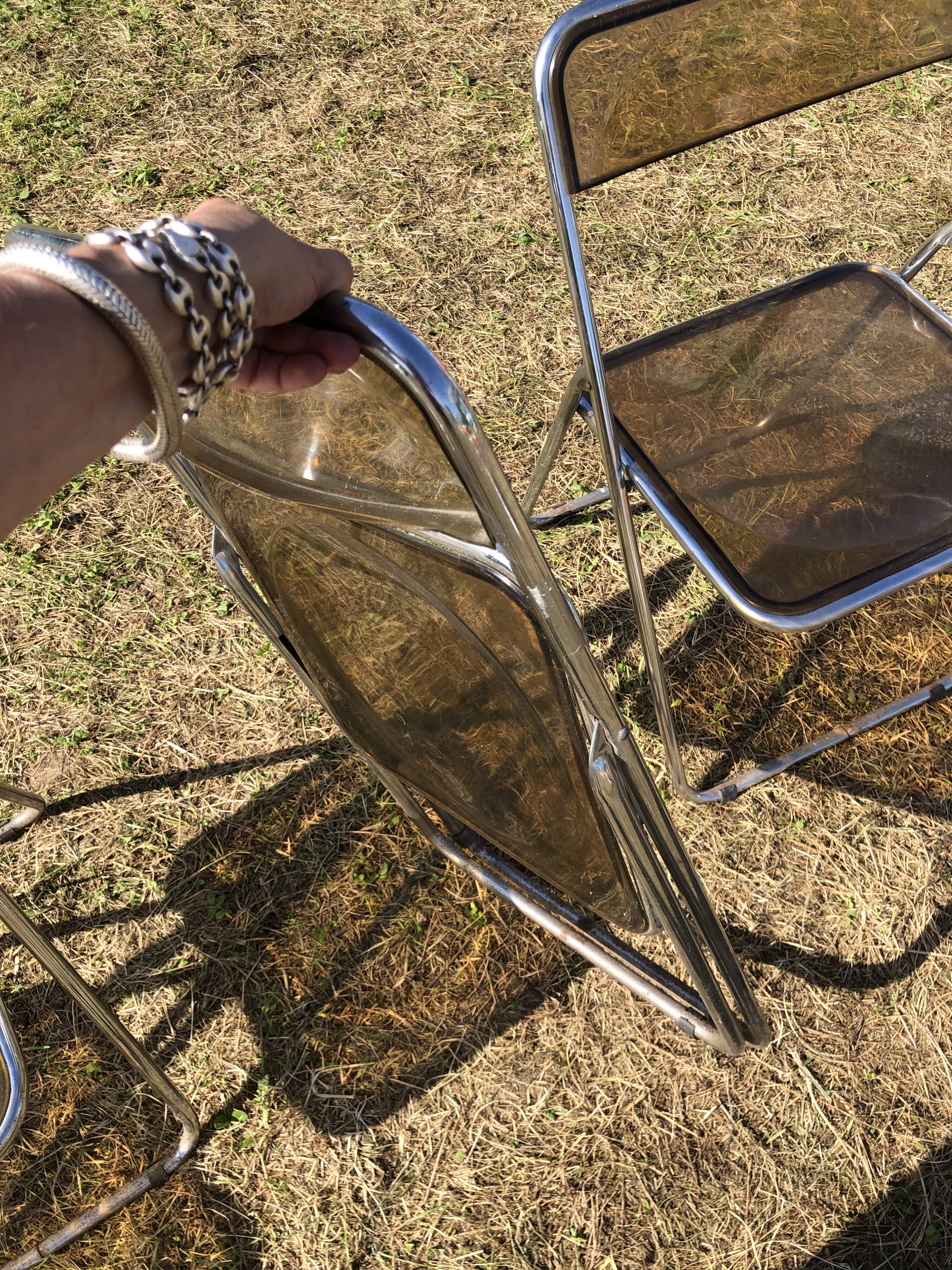 Lot 5 folding chairs in brown plexiglass 70s