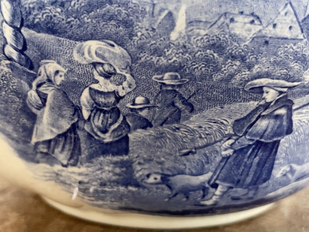 Teapot, milk pot and sugar bowl