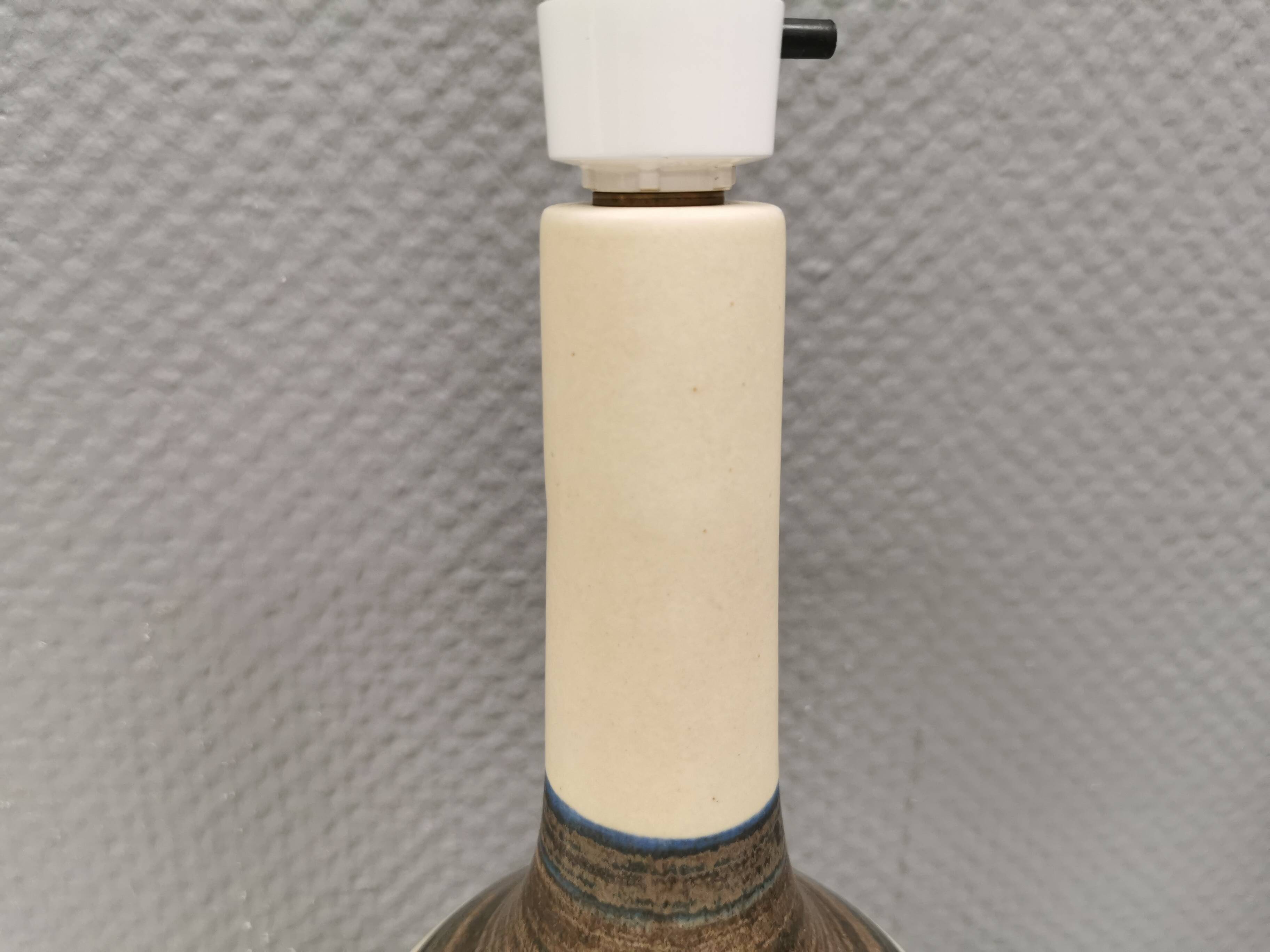 Beautiful table lamp in Ceramic, Danish and from the 1970-80s.