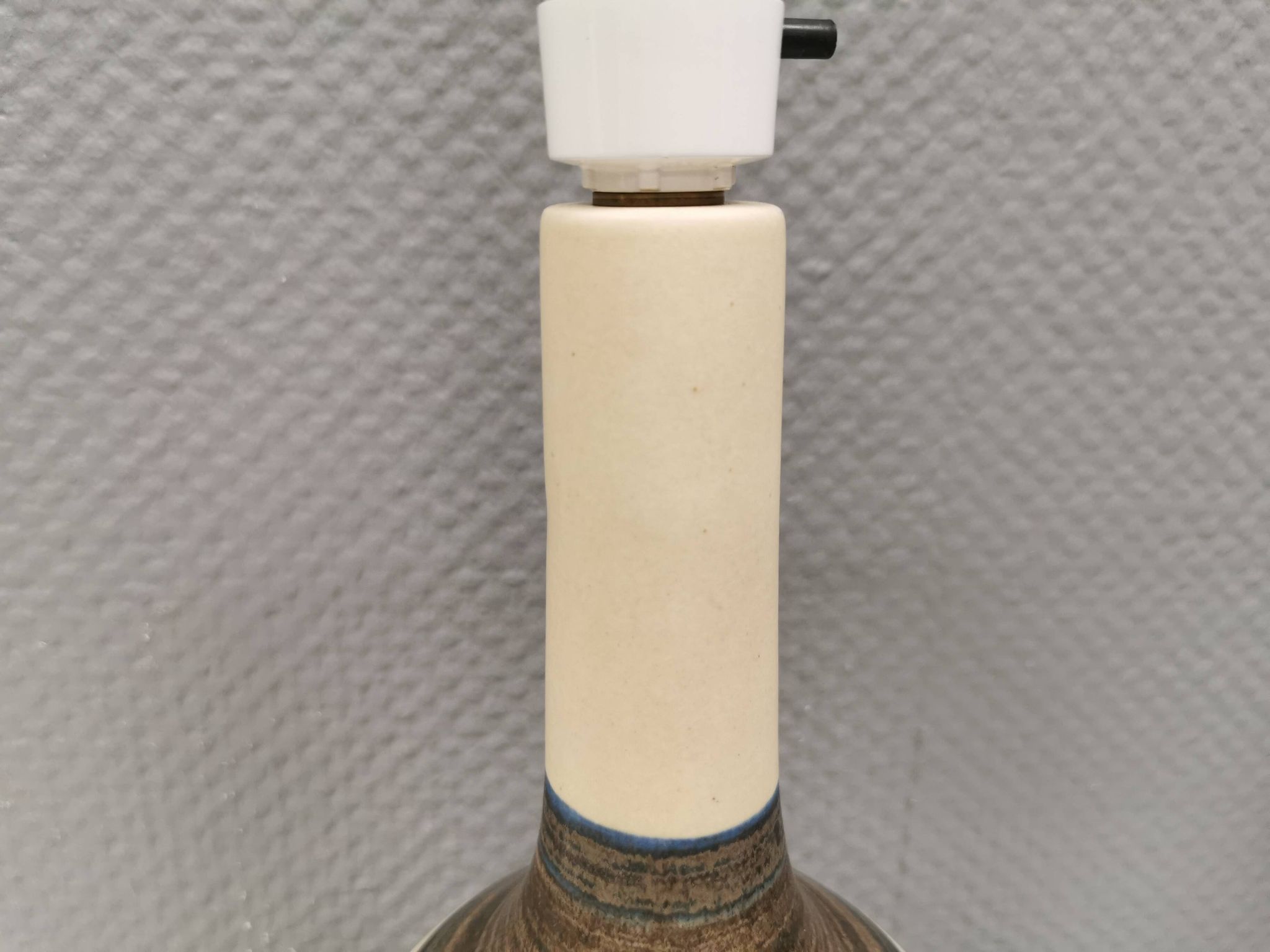 Beautiful table lamp in Ceramic, Danish and from the 1970-80s.