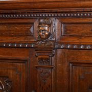 Armoire hollandaise sculptée à la main années 1940