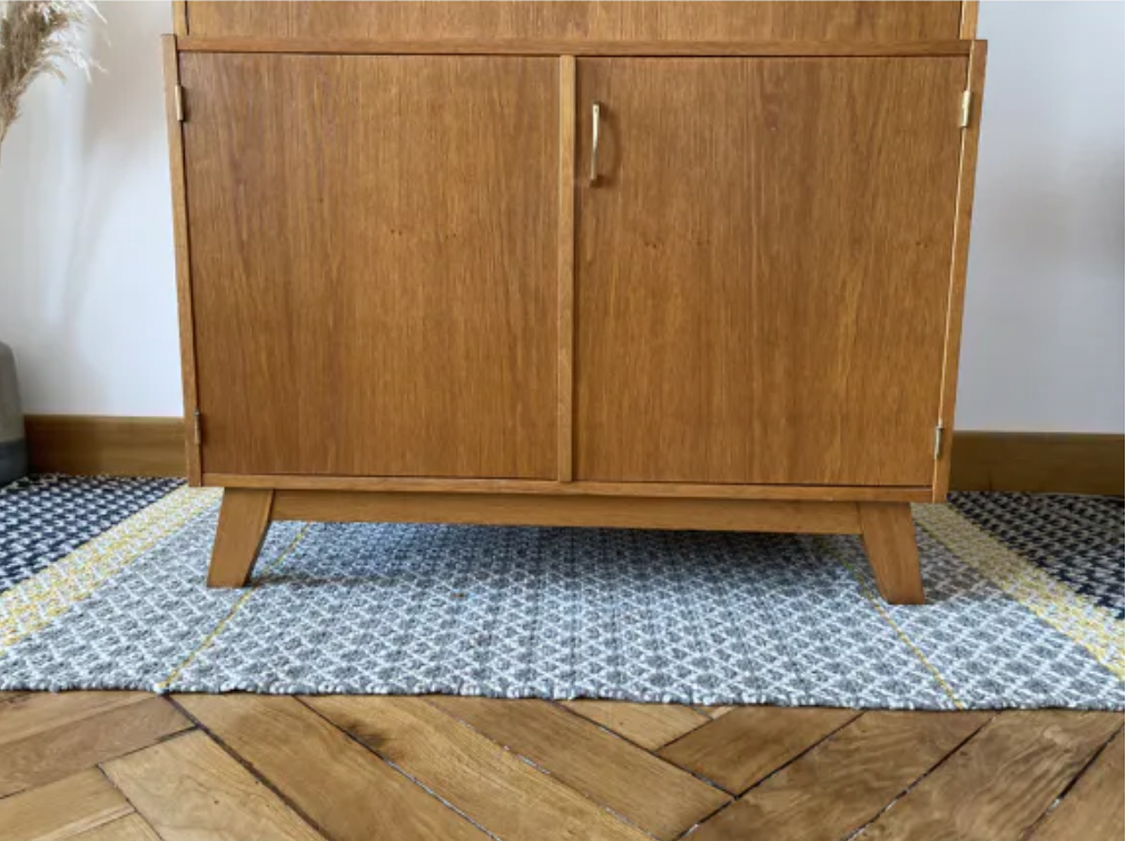 Secretary compass feet