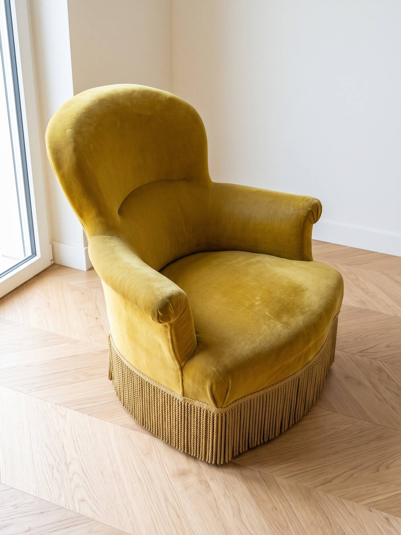 Fauteuil crapaud Napoléon III en velours jaune