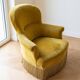 Fauteuil crapaud Napoléon III en velours jaune