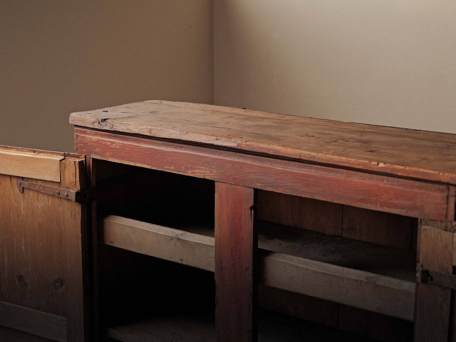 Mountain pine wardrobe – Folk art, Switzerland, 18th century