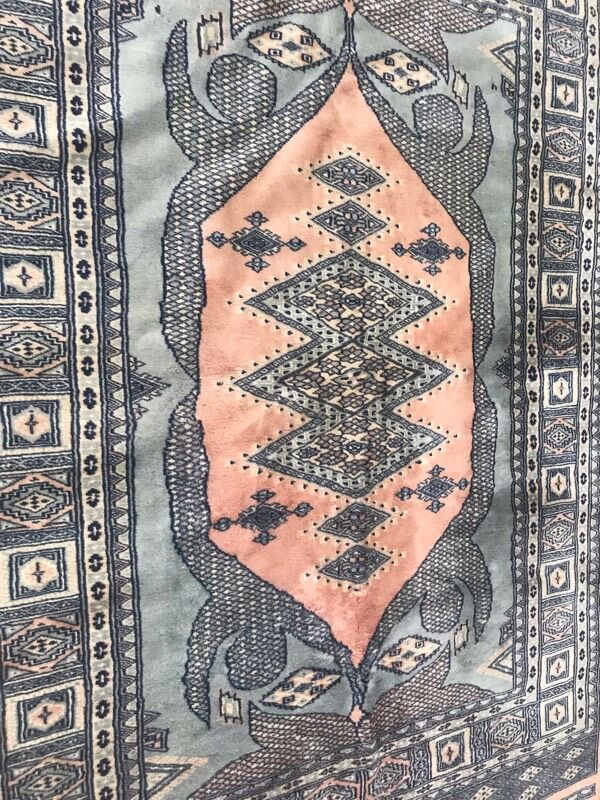 Handmade Pakistani vintage rug - 122x182 cm
