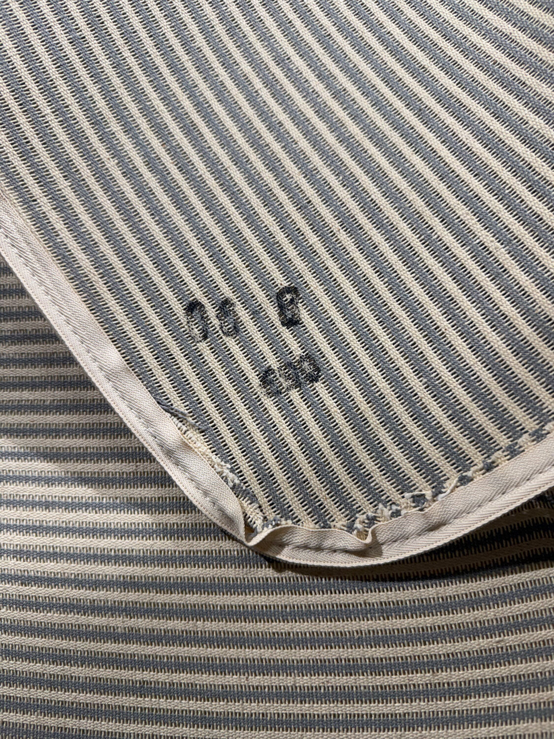 Togo angle faux leather Black - Ligne Roset