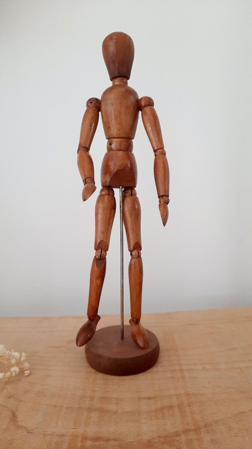 Articulated wooden mannequin puppet