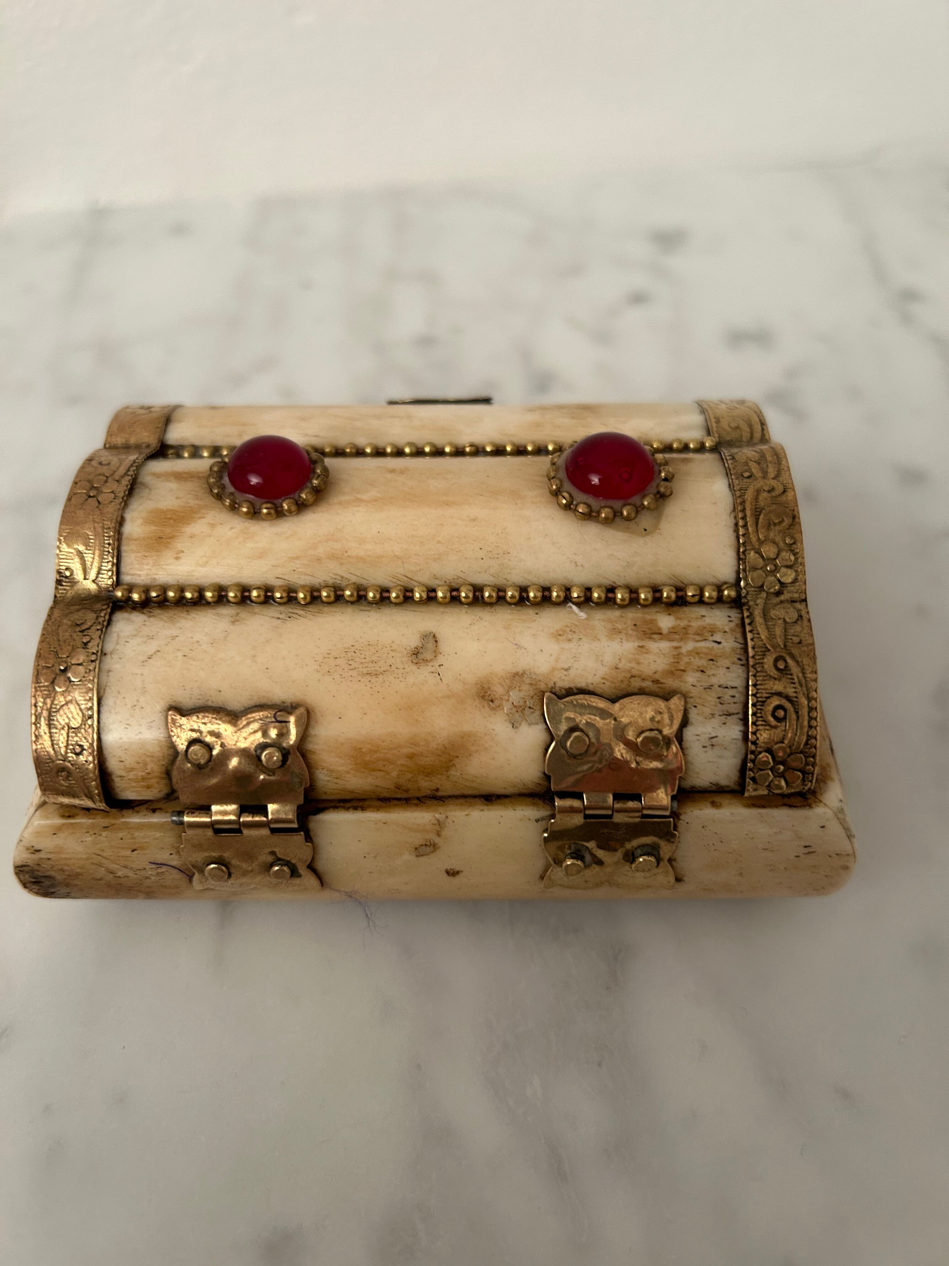 Jewelry box
