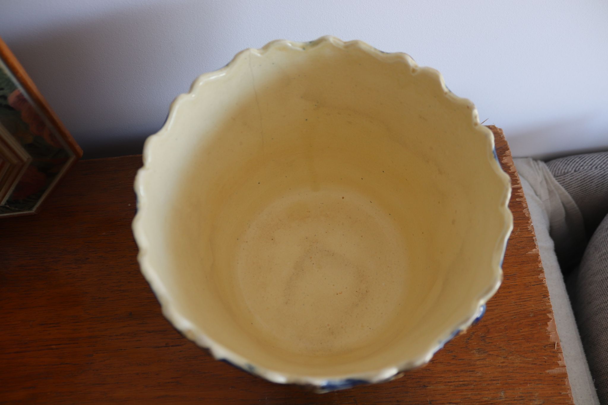 Cache pot aux lierres en barbotine onnaing art nouveau
