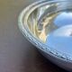 Plat en métal argenté vintage, creux rond à frise de laurier