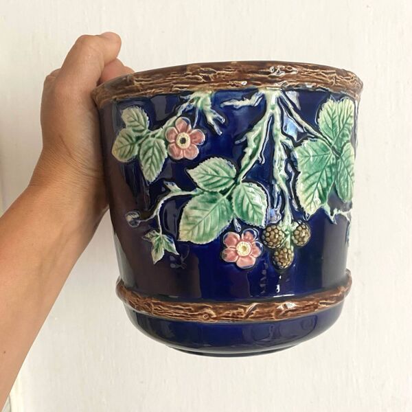 Cache pot en barbotine 1900
