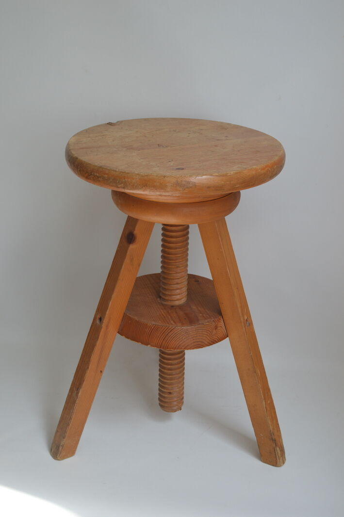 Screw stool