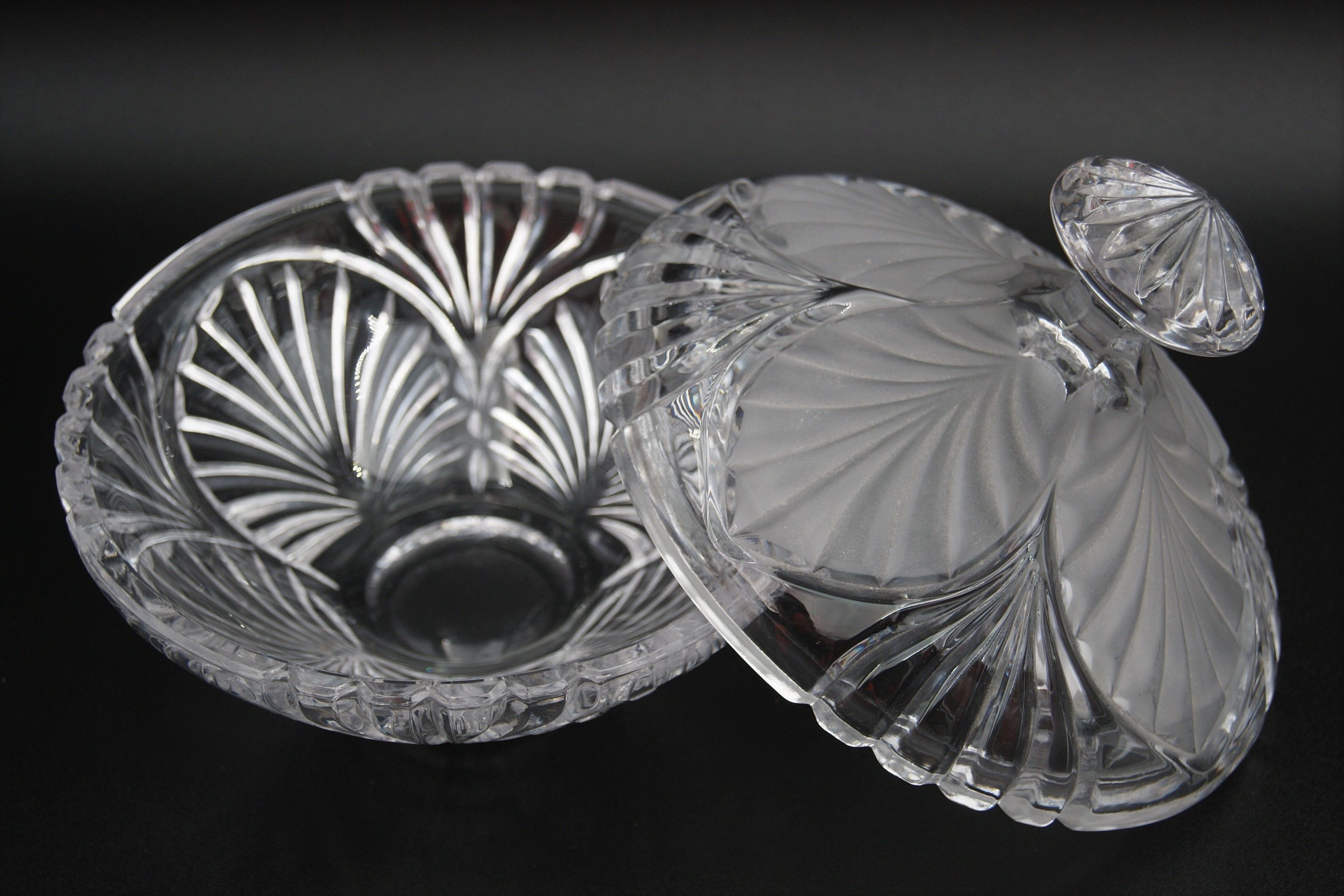 Polished striated crystal sugar bowl vintage leaves