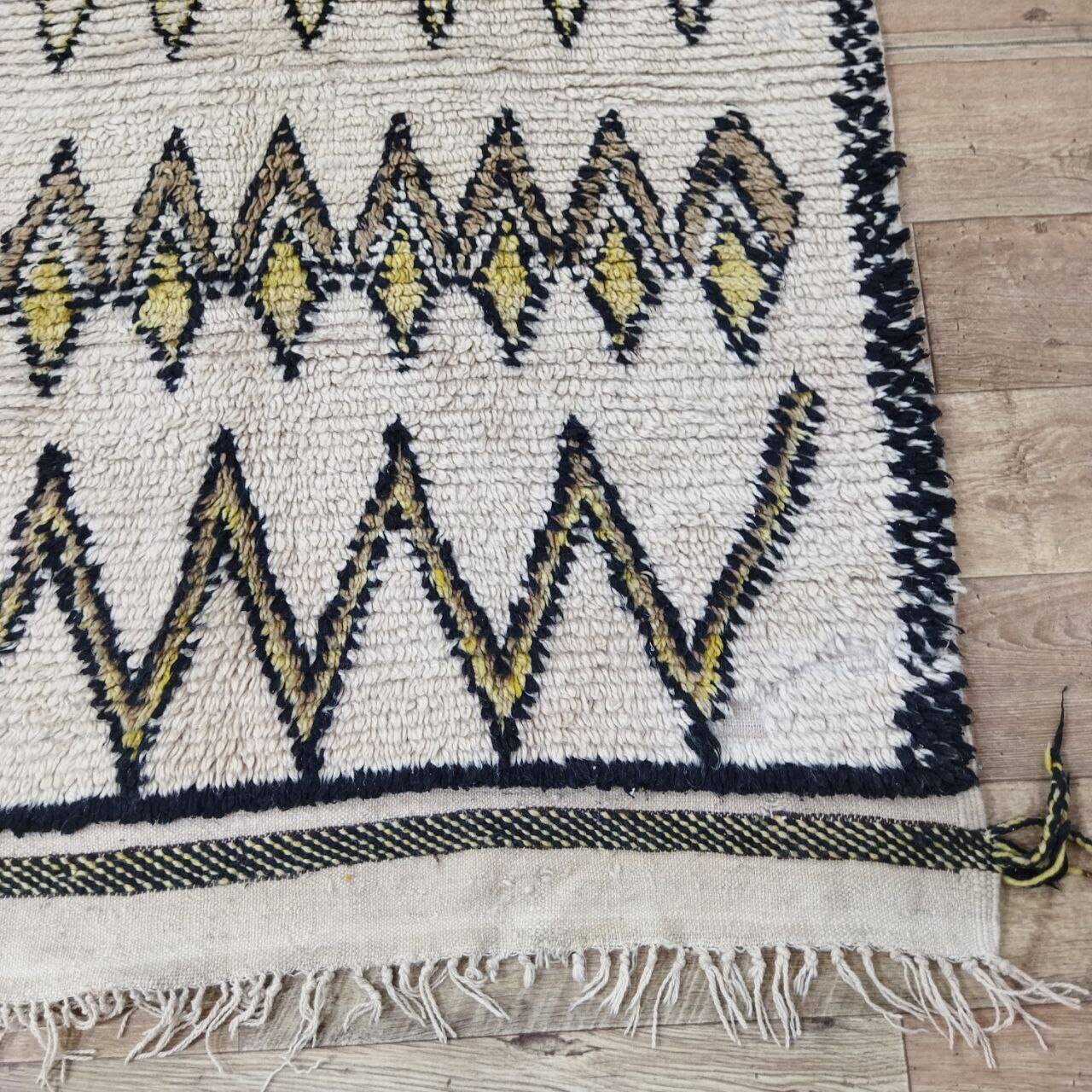 Handmade wool Berber rug 187x117cm