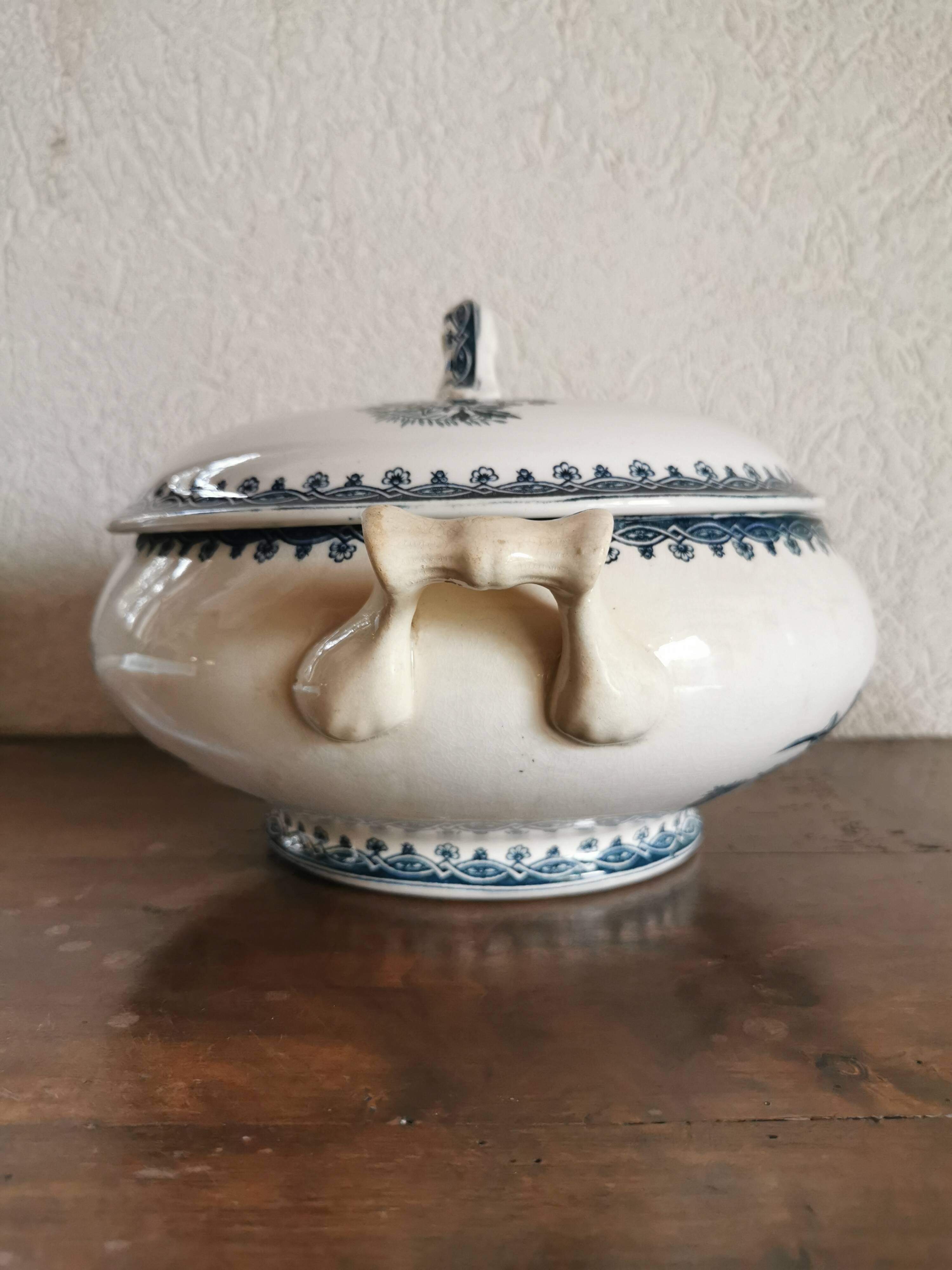 Old tureen Ste Amandinoise