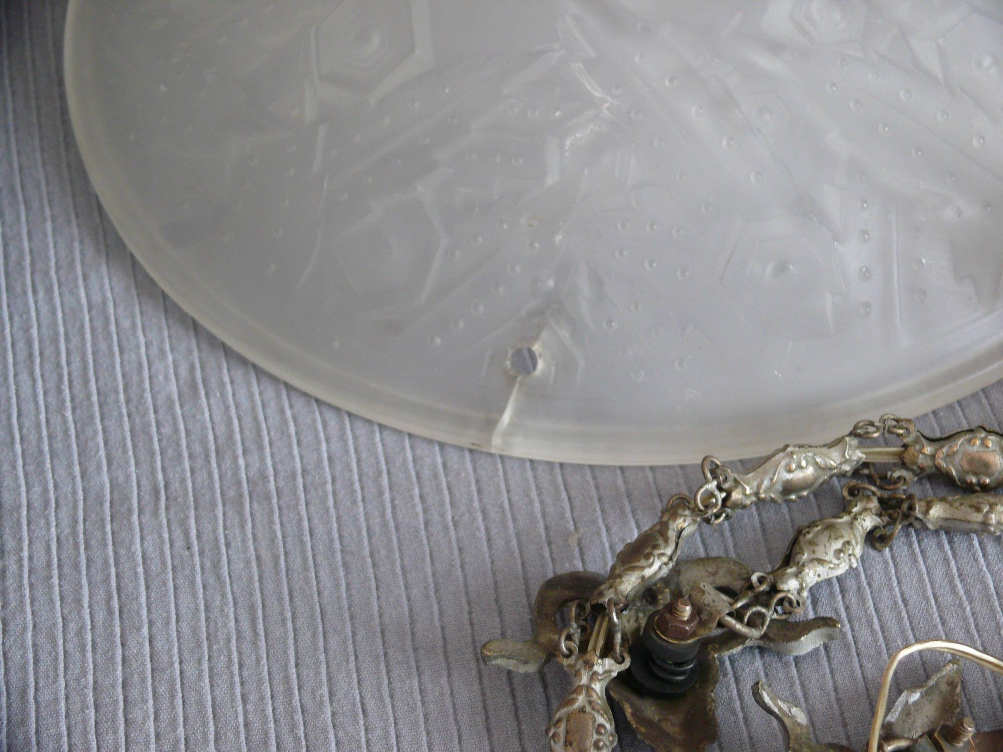 French Art Deco glass pendant light with chain suspension, Muller Frères Lunéville, 1920s-1930s