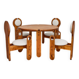 Chaises de salle à manger et table ronde vintage en mélèze par Maria Szedleczky, Hongrie, 1978, lot de 5