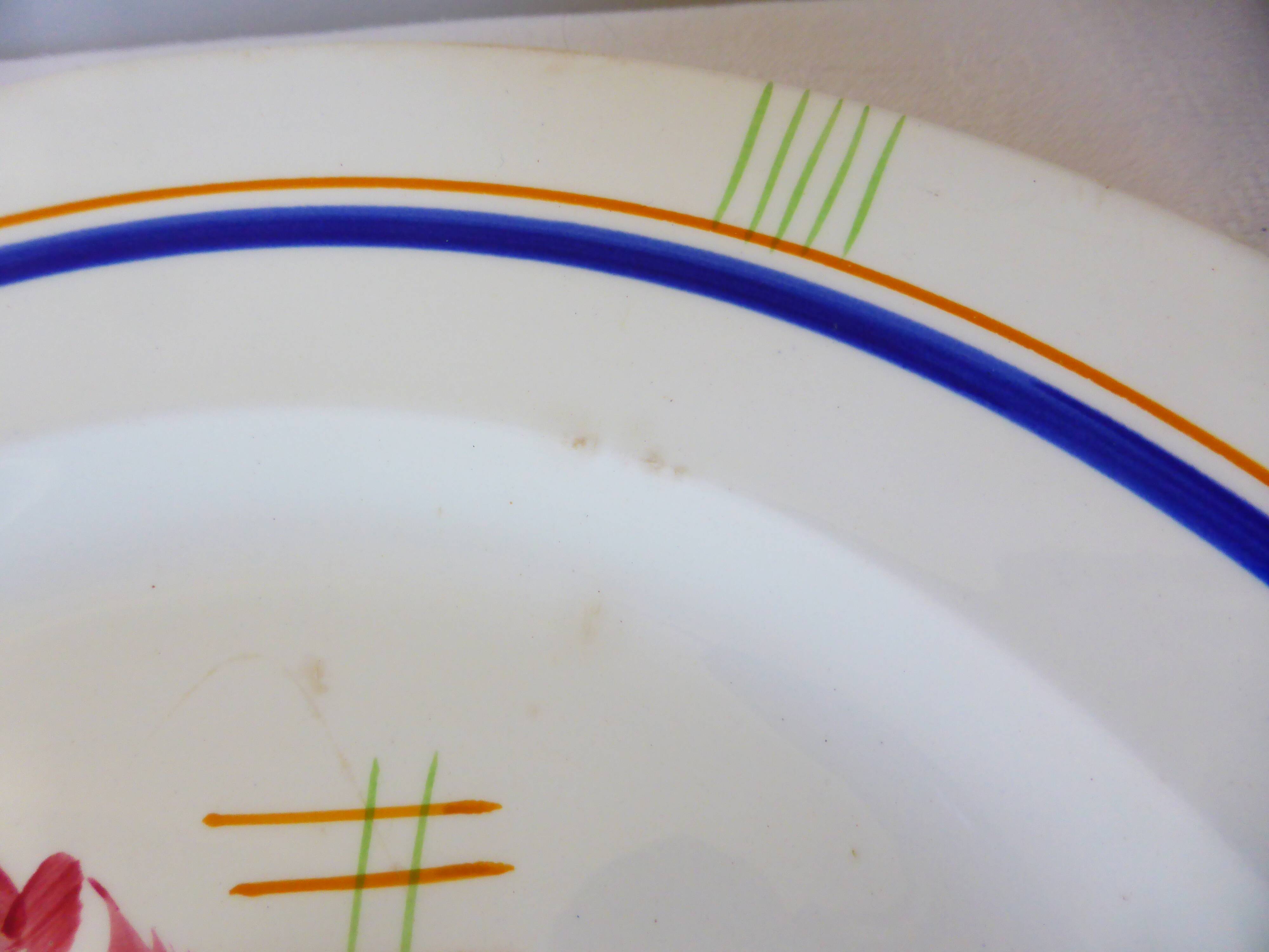 Vintage round serving dish from Gien, model Robinson 2106119.