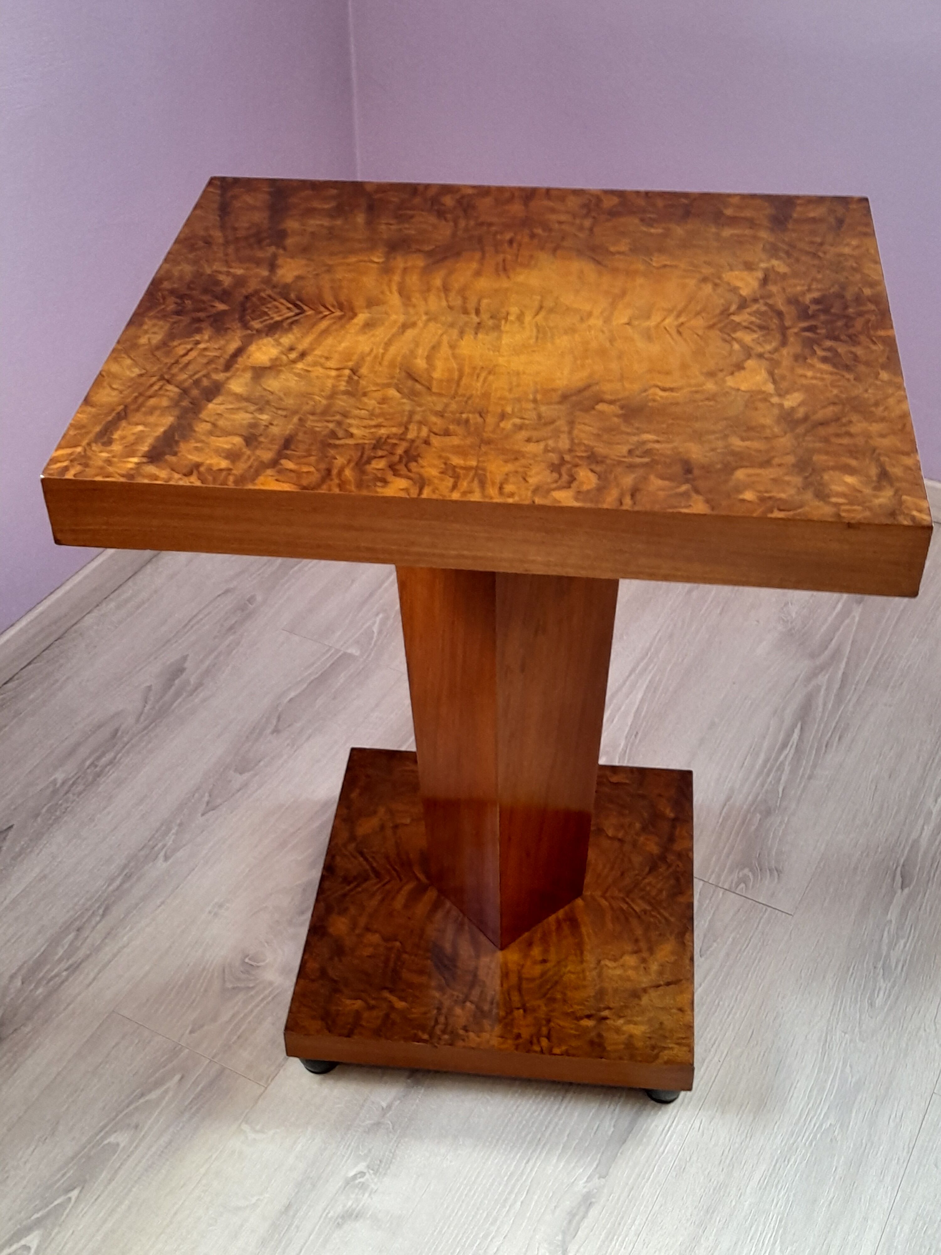 Art Deco pedestal table