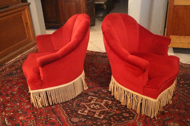 Paire de fauteuils crapaud en velours rouge de style Napoléon III