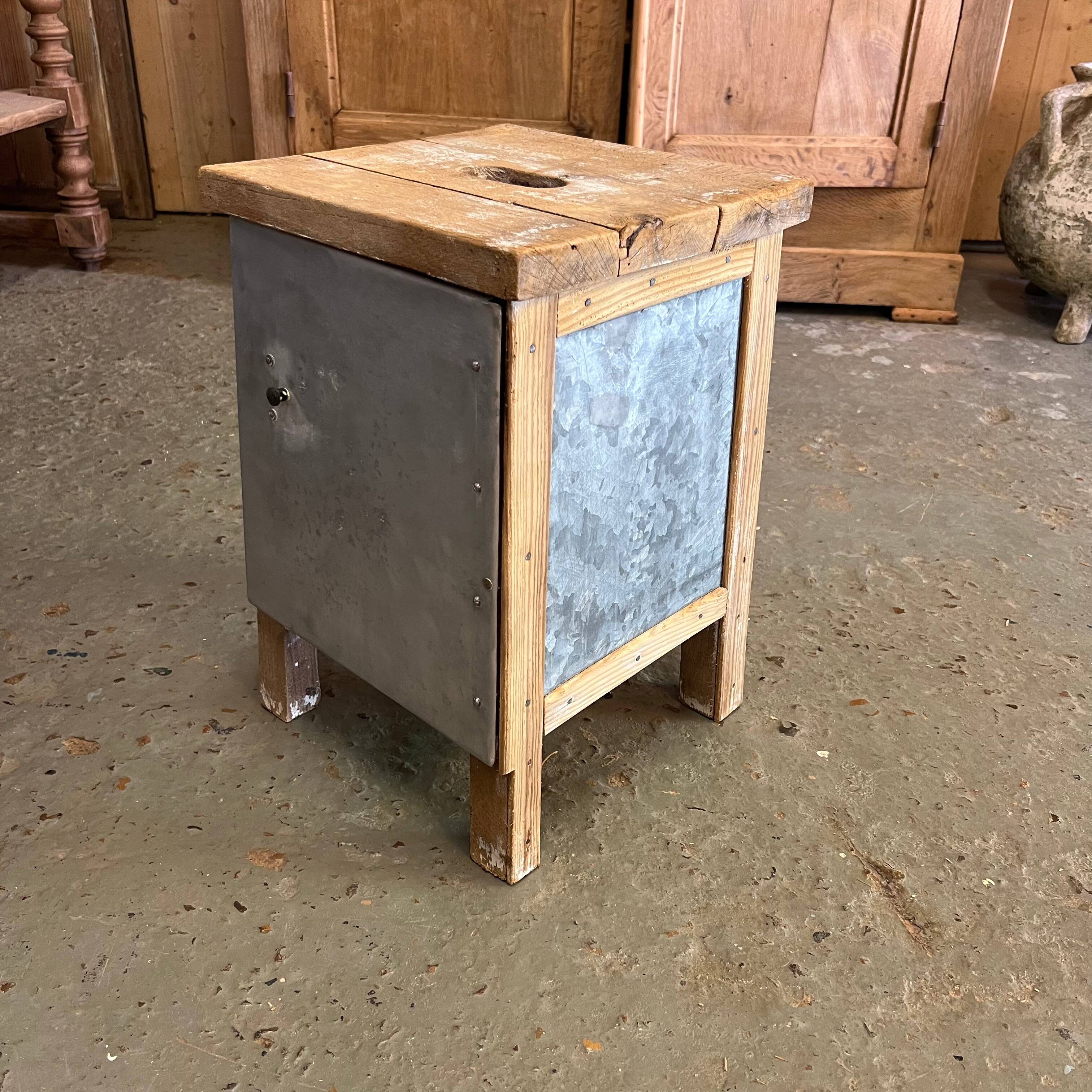Le tabouret coffre d'atelier