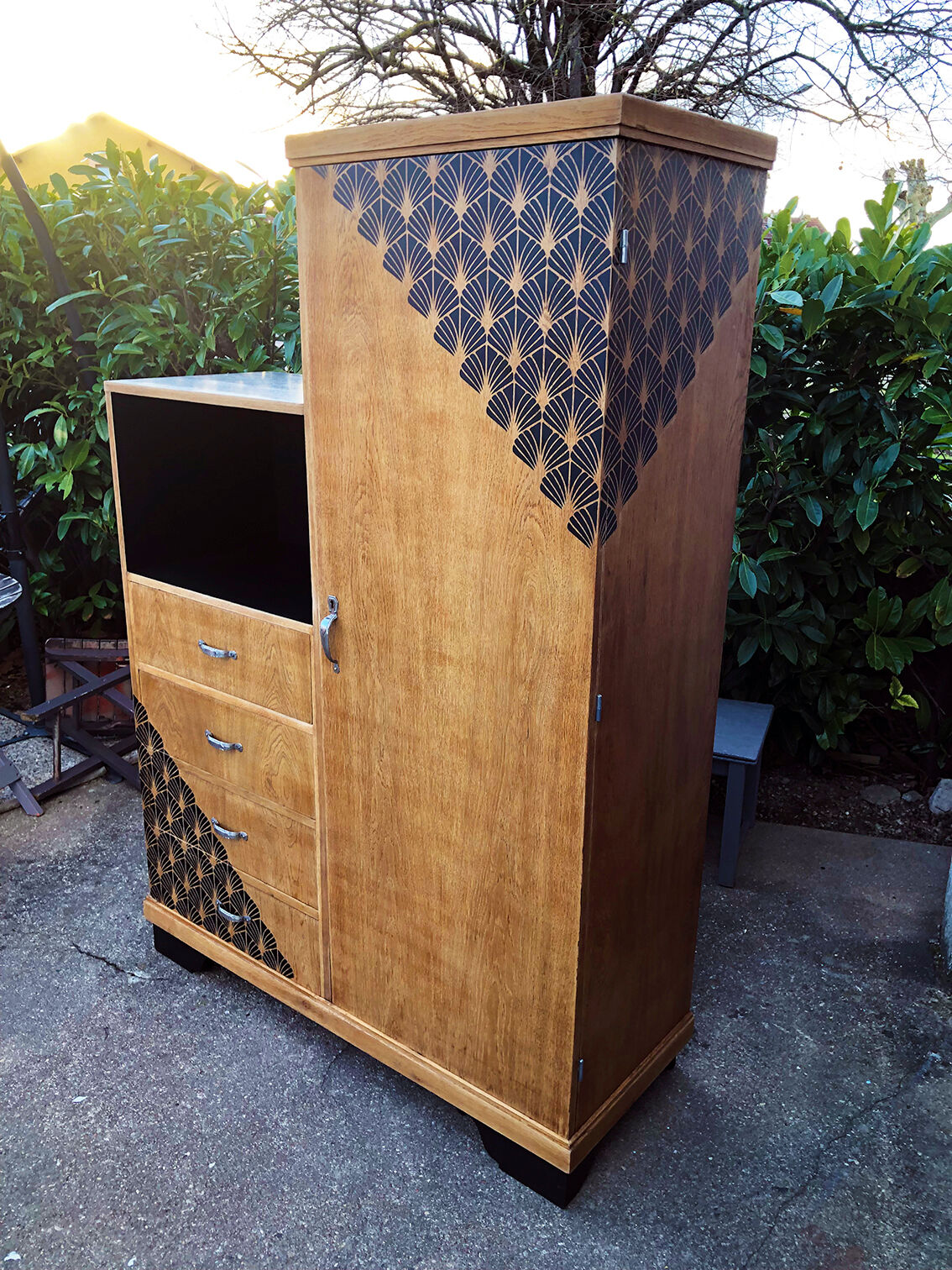Asymmetric Cabinet