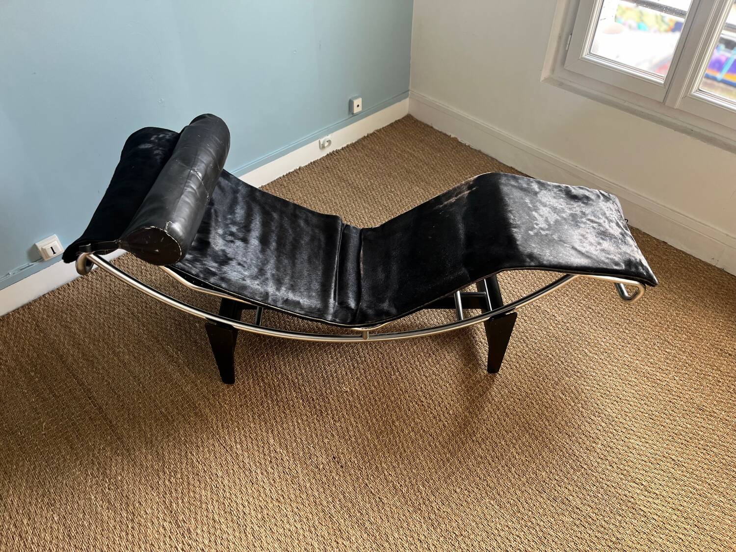 Chaise longue Le Corbusier LC4, signée et numérotée