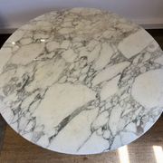 Tulip Knoll International Table by Eero Saarinen – Round marble top