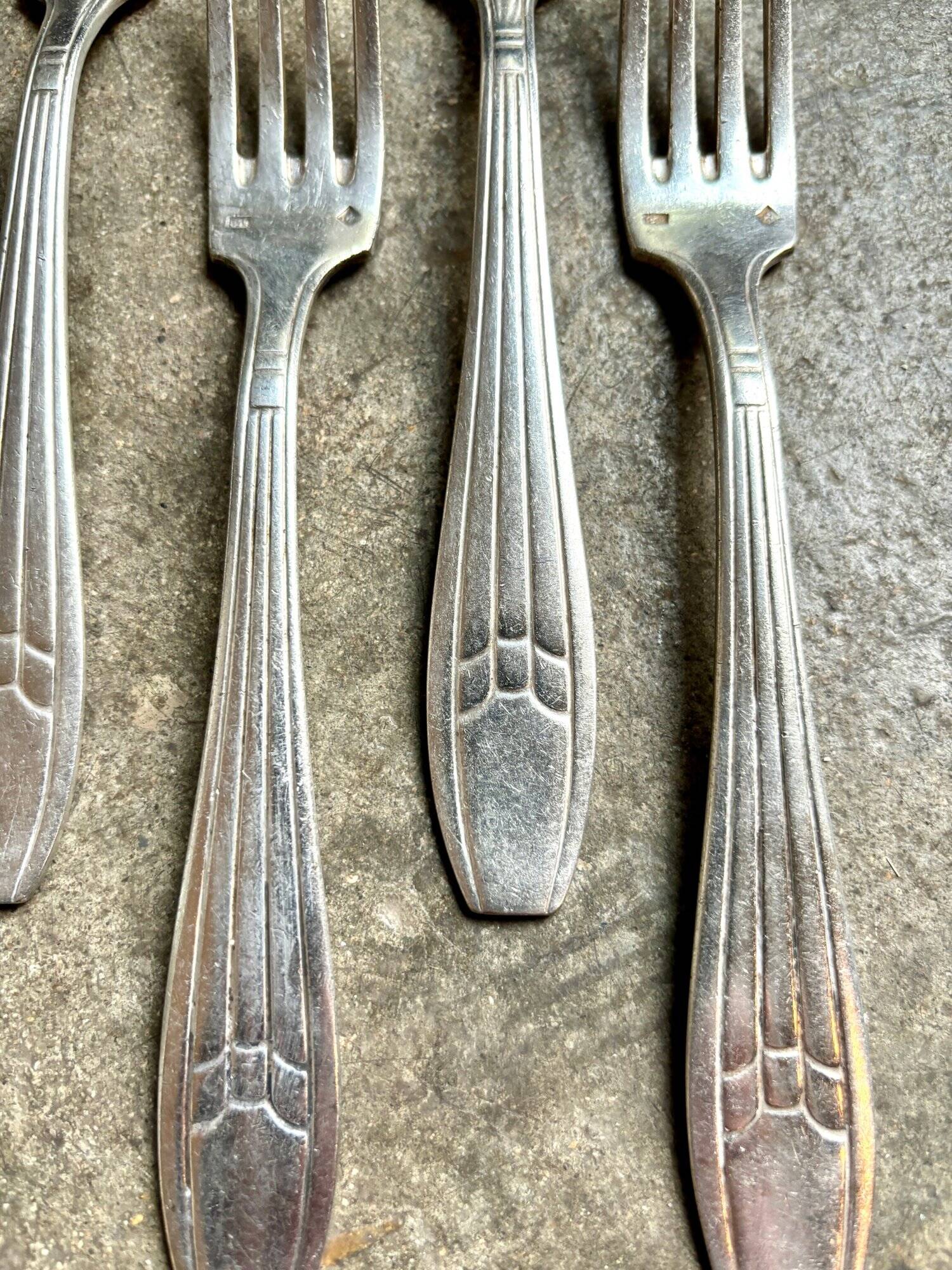 4 silver-plated forks