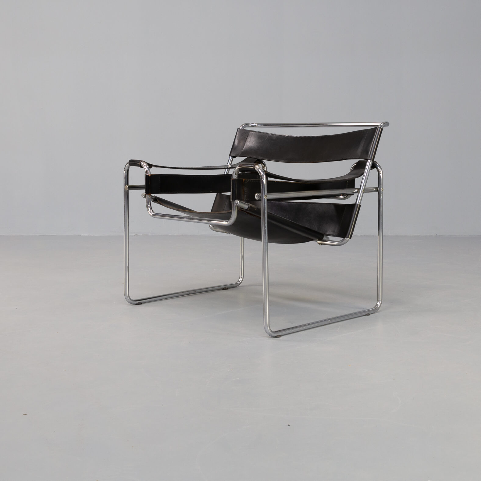 Marcel Breuer “wassily’ B3 chairs black leather for Gavina set/2