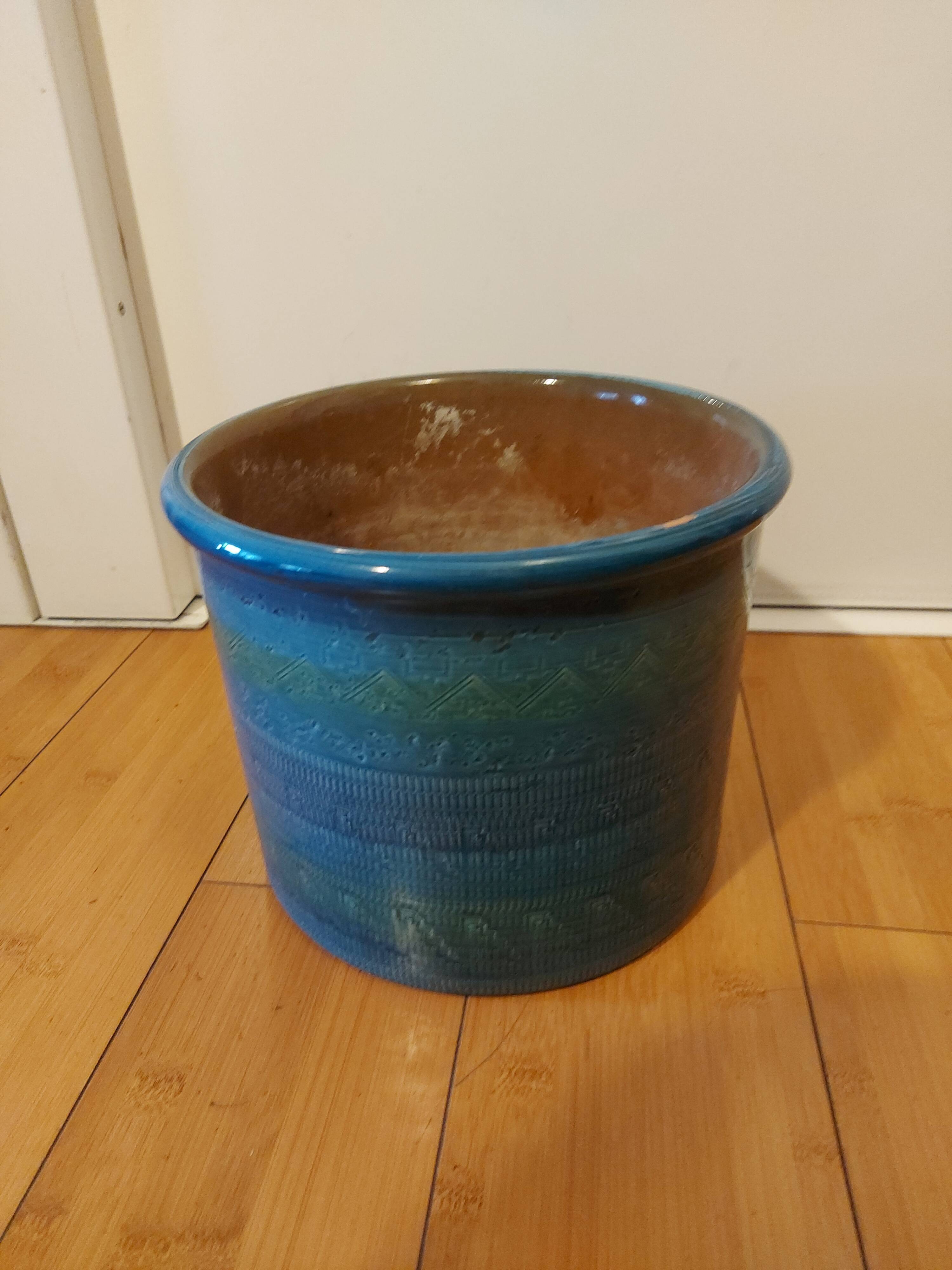 Bitossi ceramic pot cache