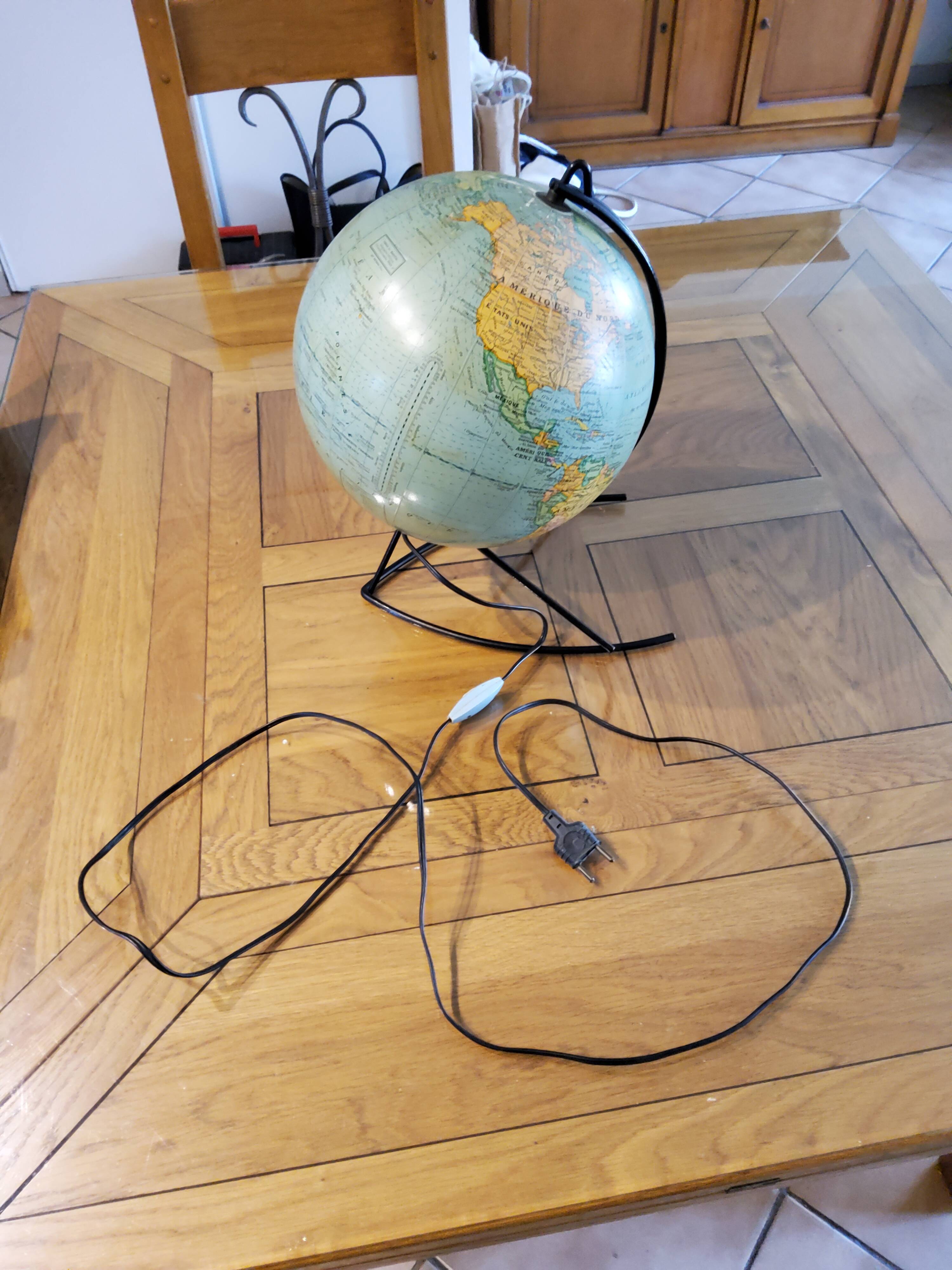 Luminous globe Girard and Barrère