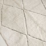 Moroccan Berber carpet Beni ouarain ecru with black diamonds engraved 306x199cm