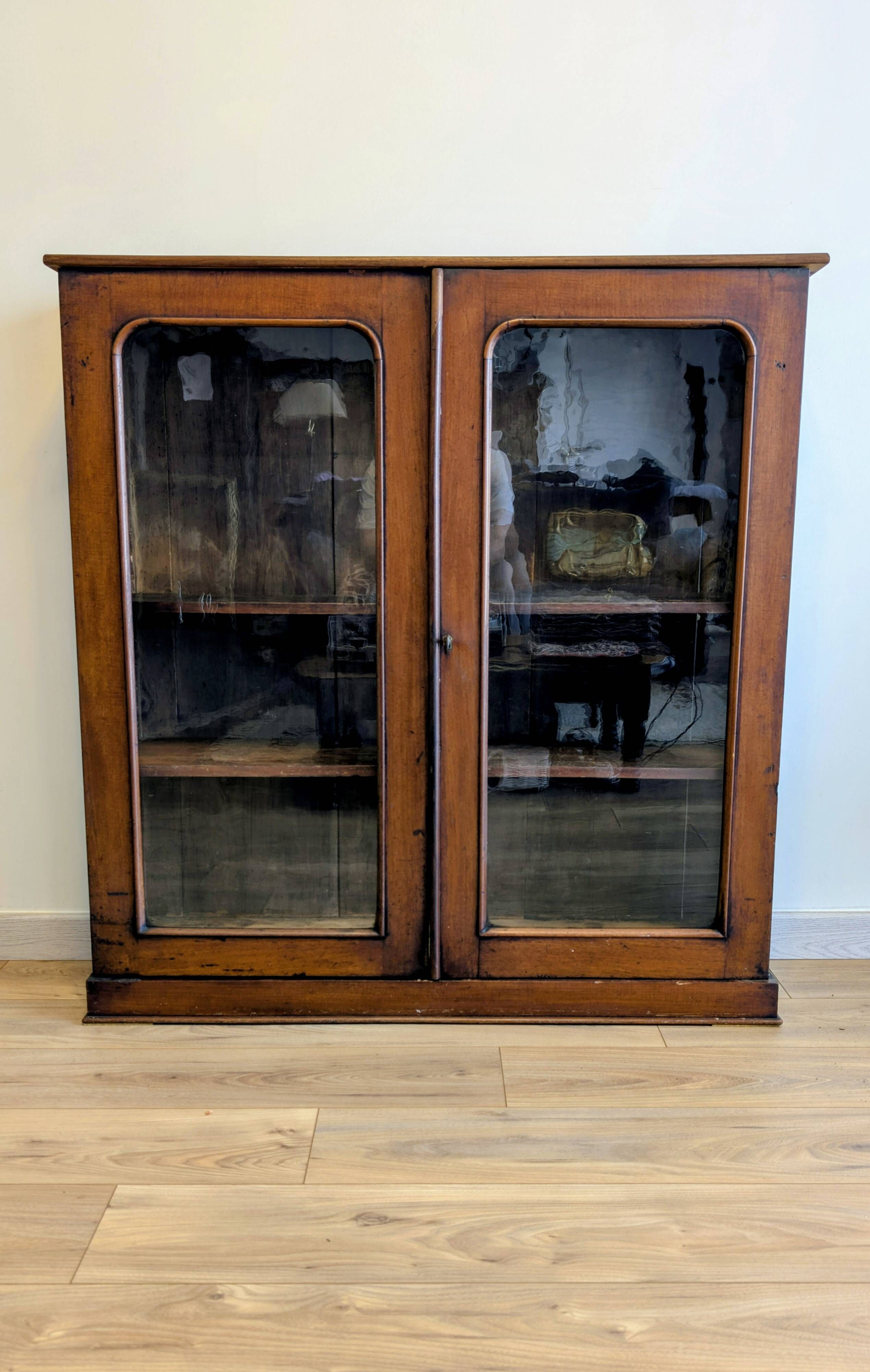 Victorian English mahogany display cabinet, elegant showcase furniture.