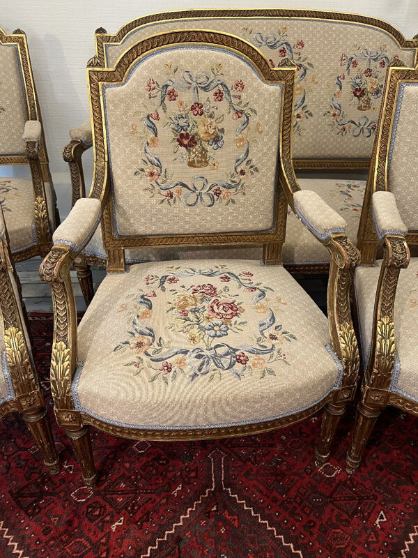 Salon de style Louis XVI bois doré et sculpté, banquette et 4 fauteuils, époque XIXe tapisserie