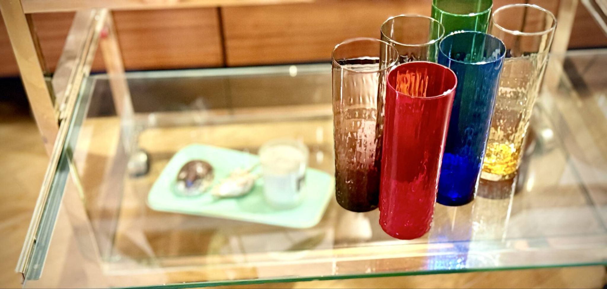 Titre  Desserte Hollywood Regency chrome & verre – années 70