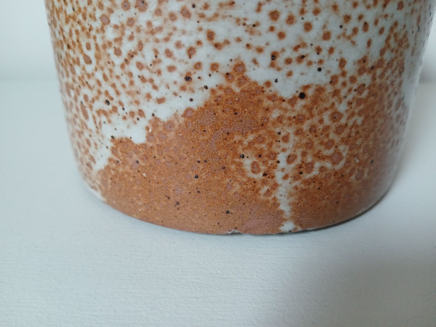 Pot en grès avec couvercle