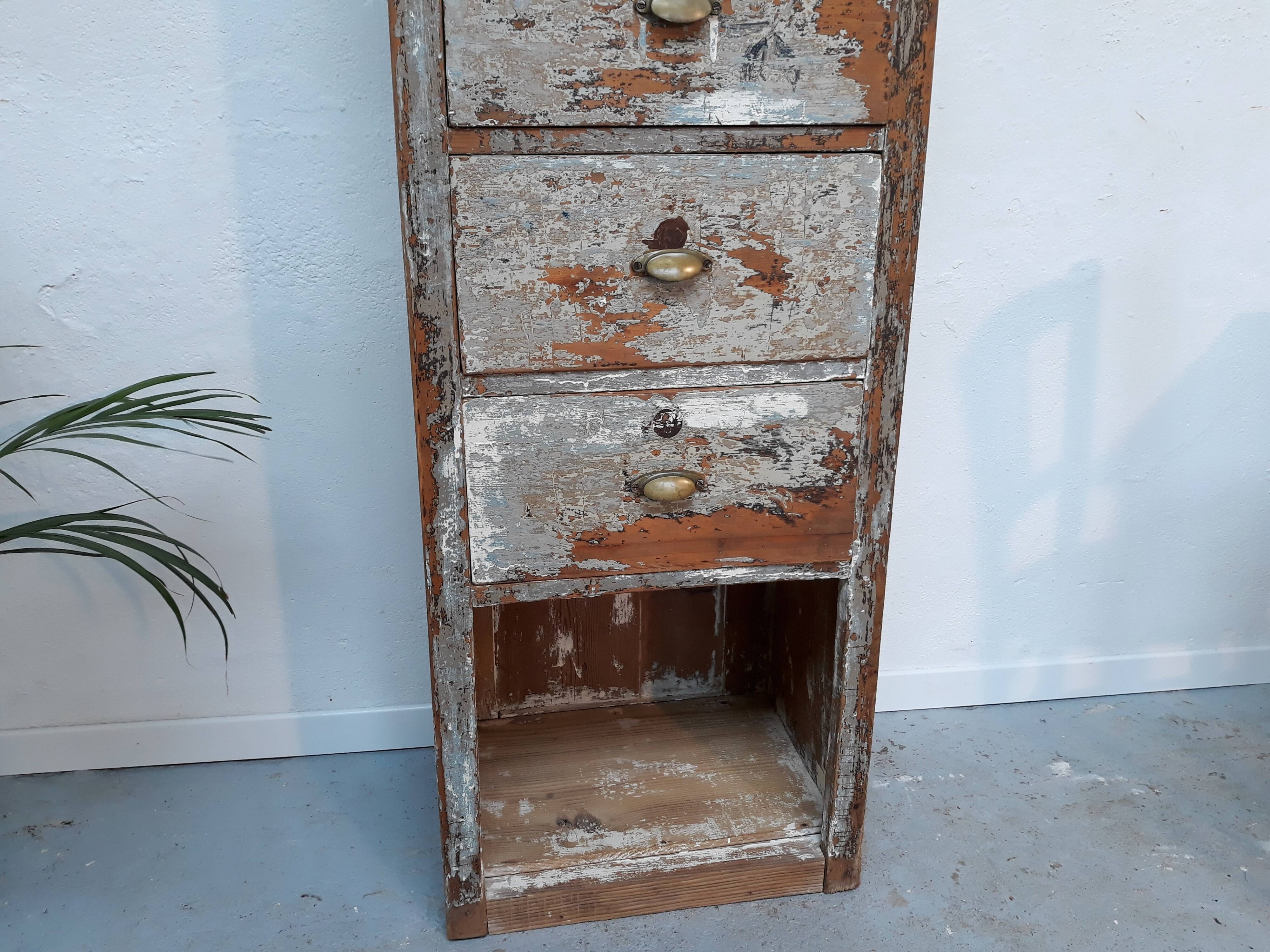 Furniture of trade with rag-to-ceiling drawers