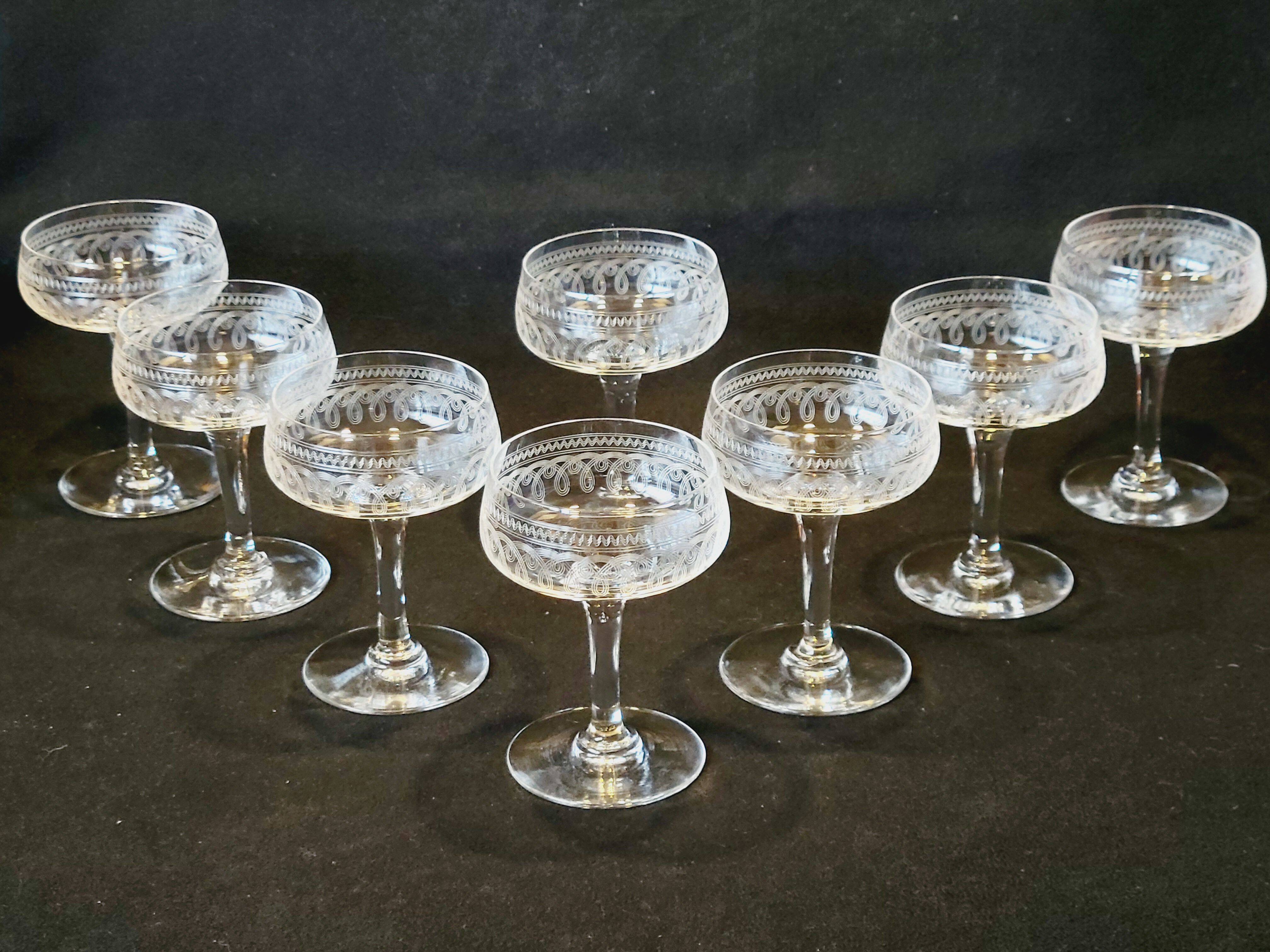 8 old champagne glasses in crystal engraved 1910