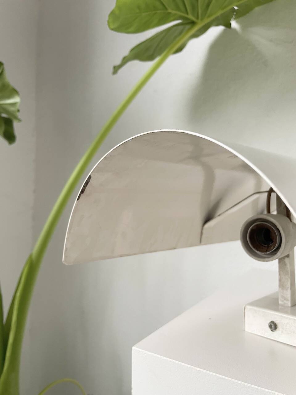 Pair of Parscot wall lights in white lacquered metal from the 80s