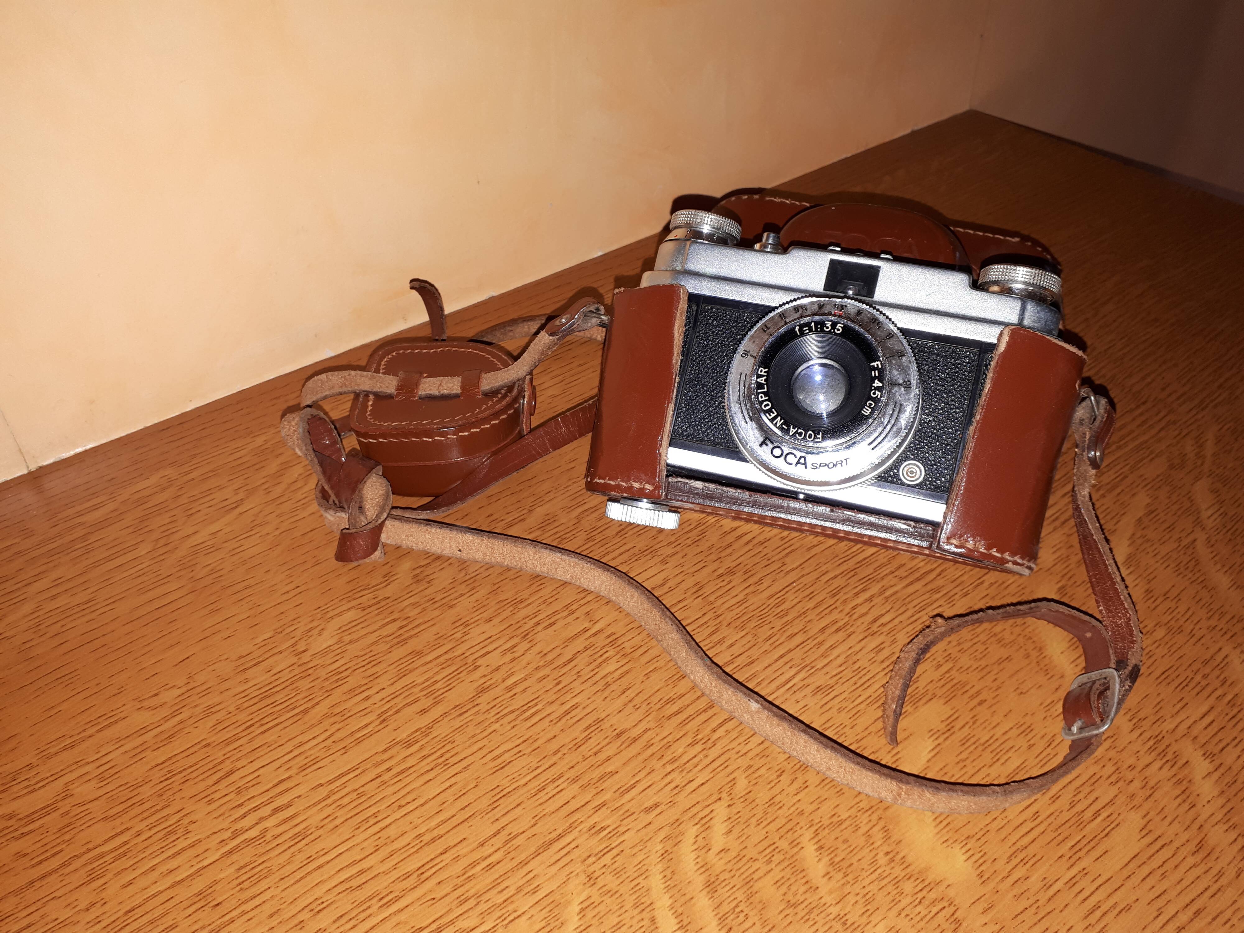 Foca sport 24-36 film camera with external flash and cover