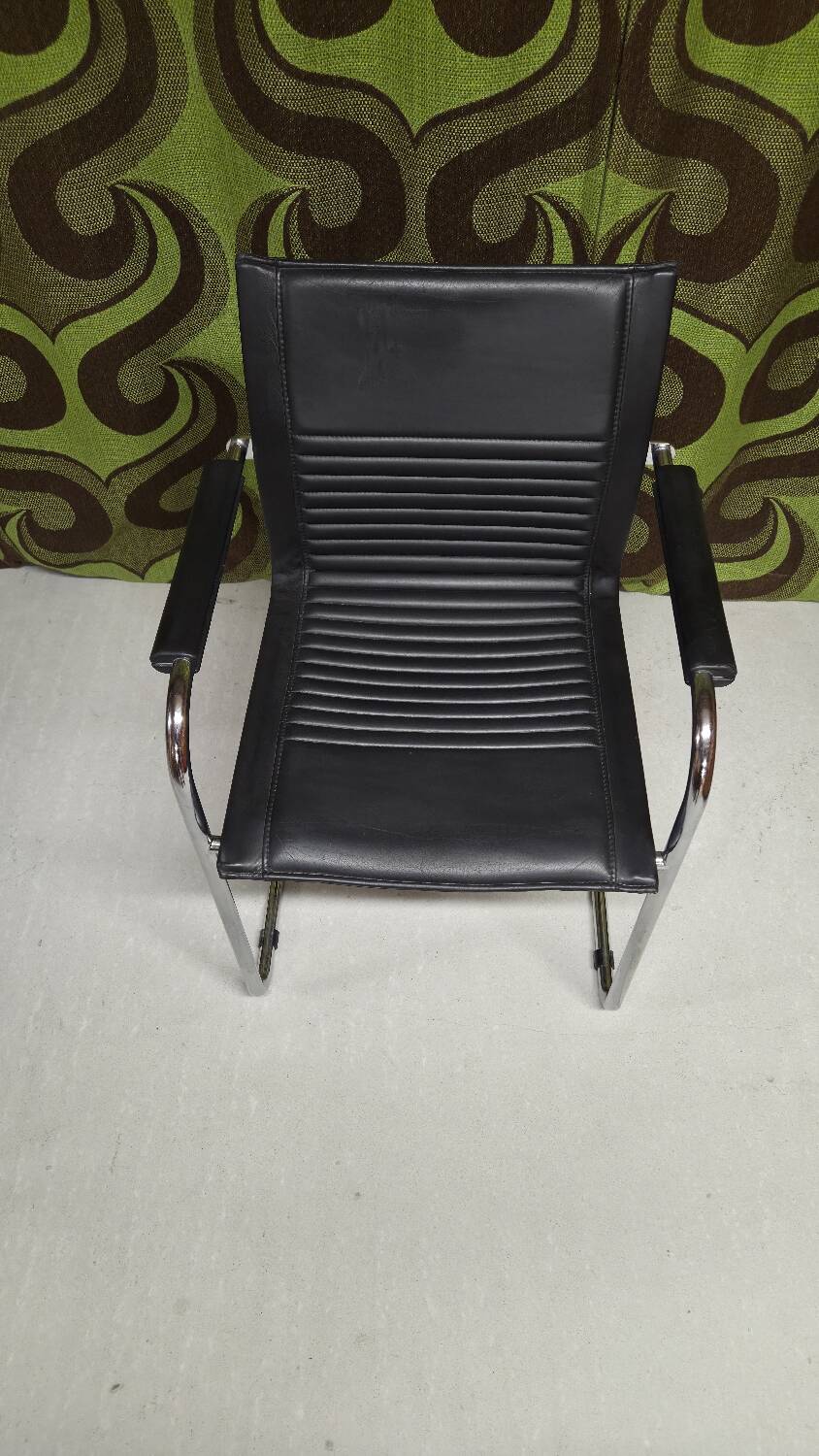 Art Collection vintage leather armchair