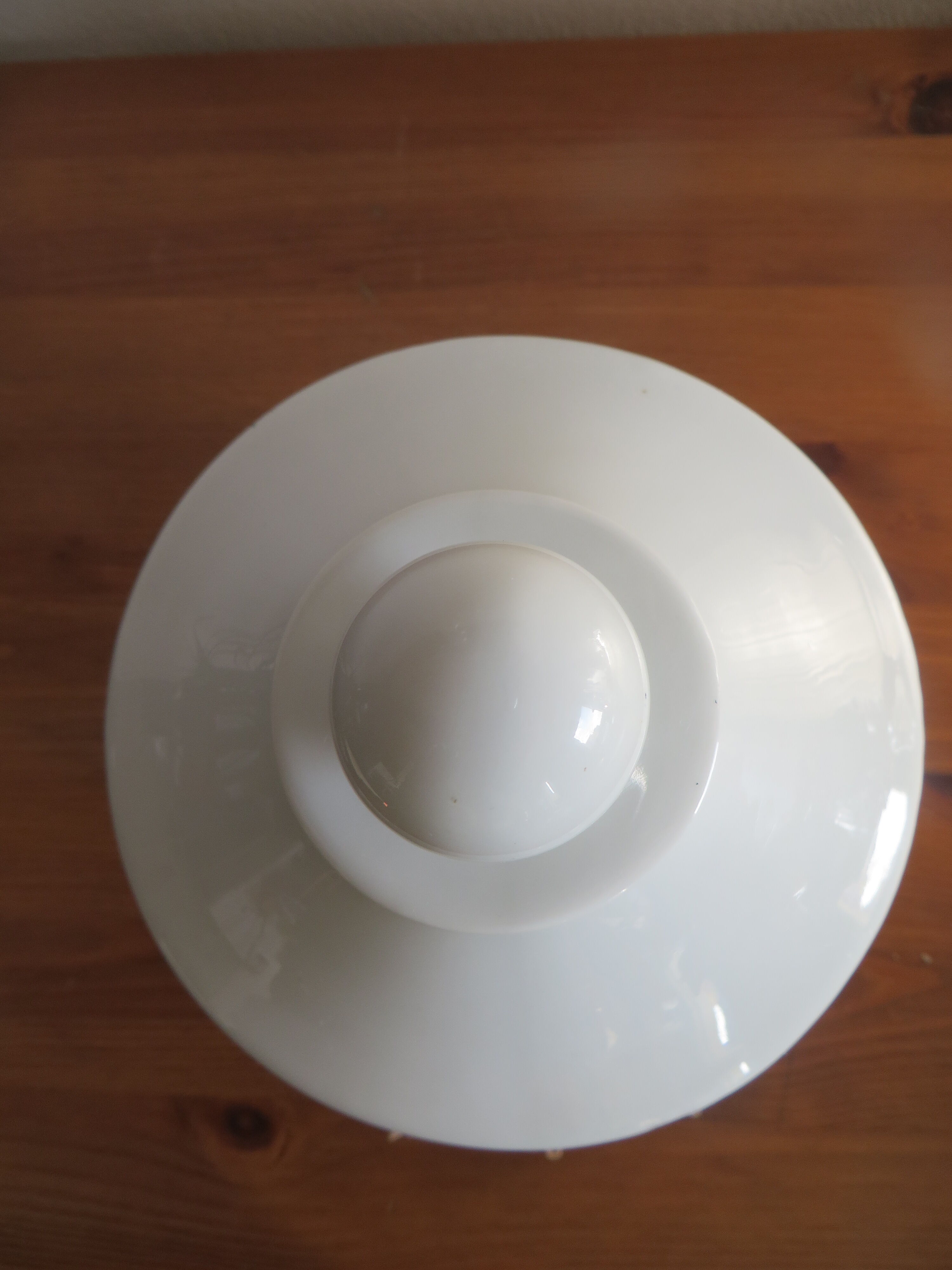 Porcelain pot with lid
