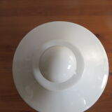 Porcelain pot with lid