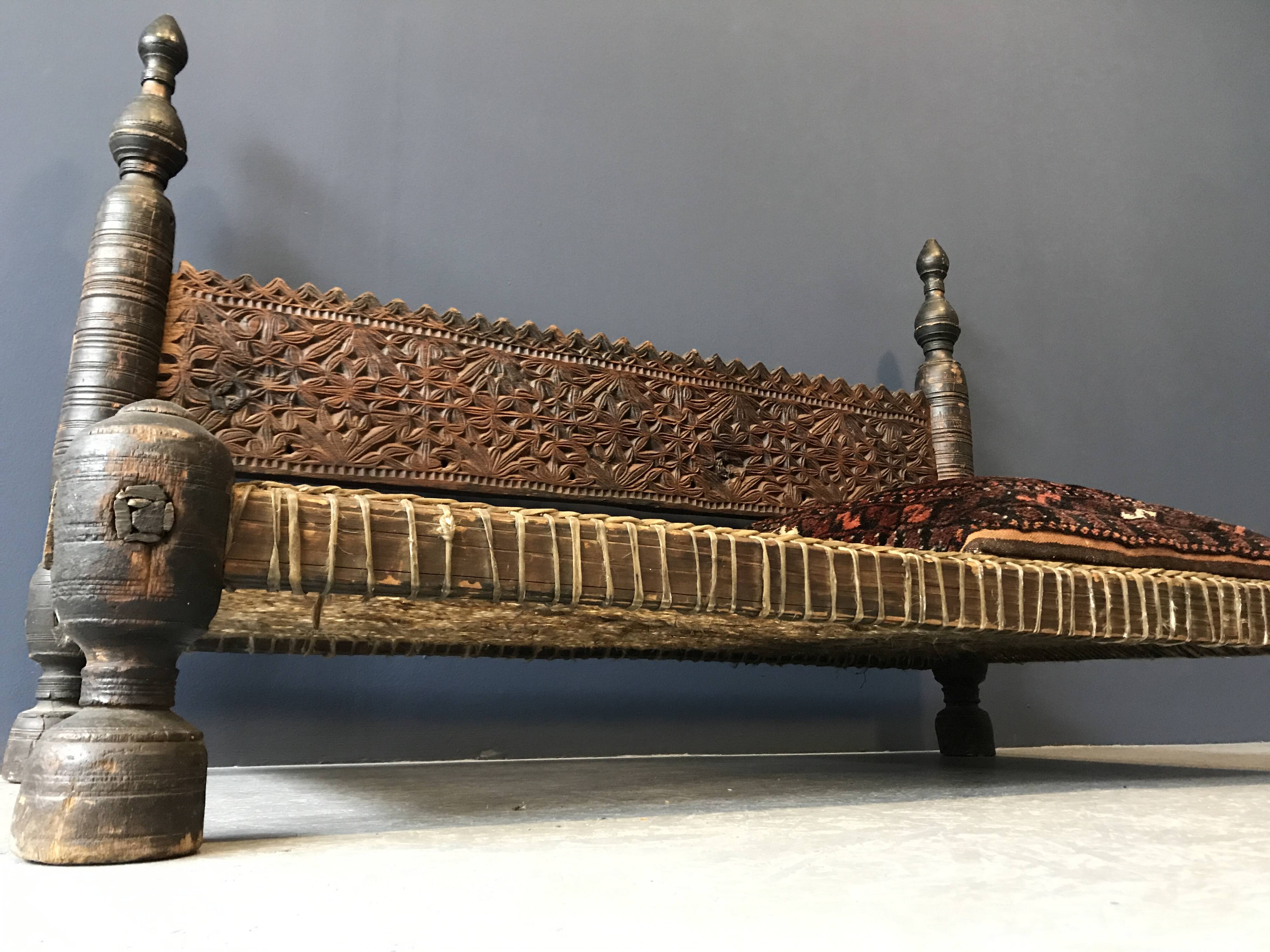 Nuristan Bench