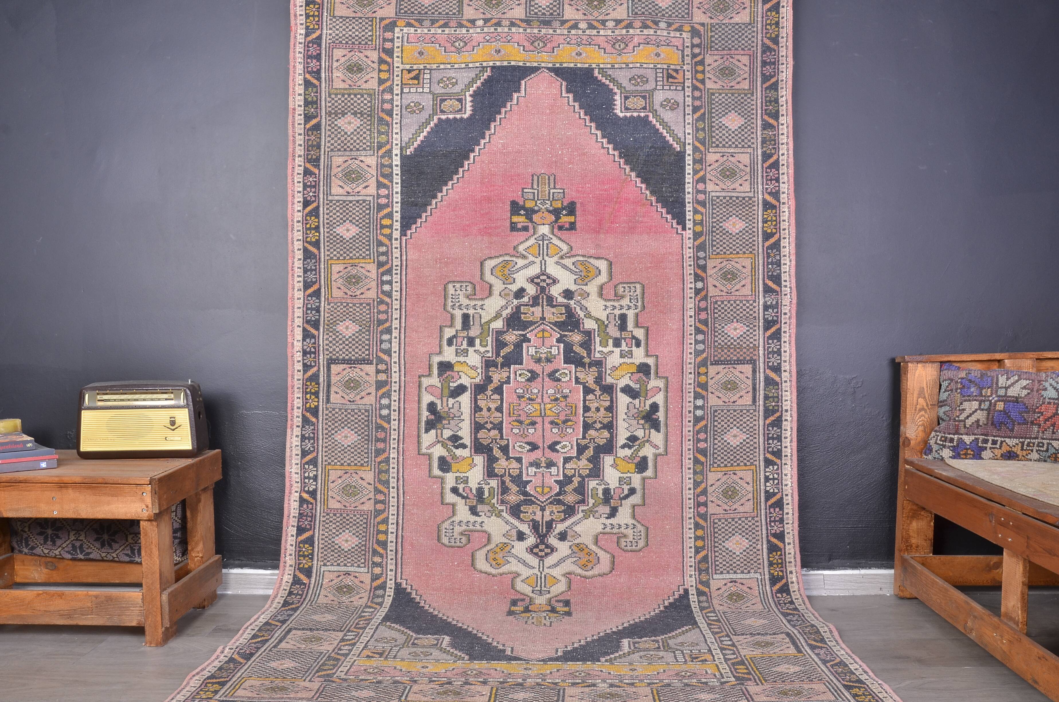 One a Kinf Of Unique Vintage Rug c837