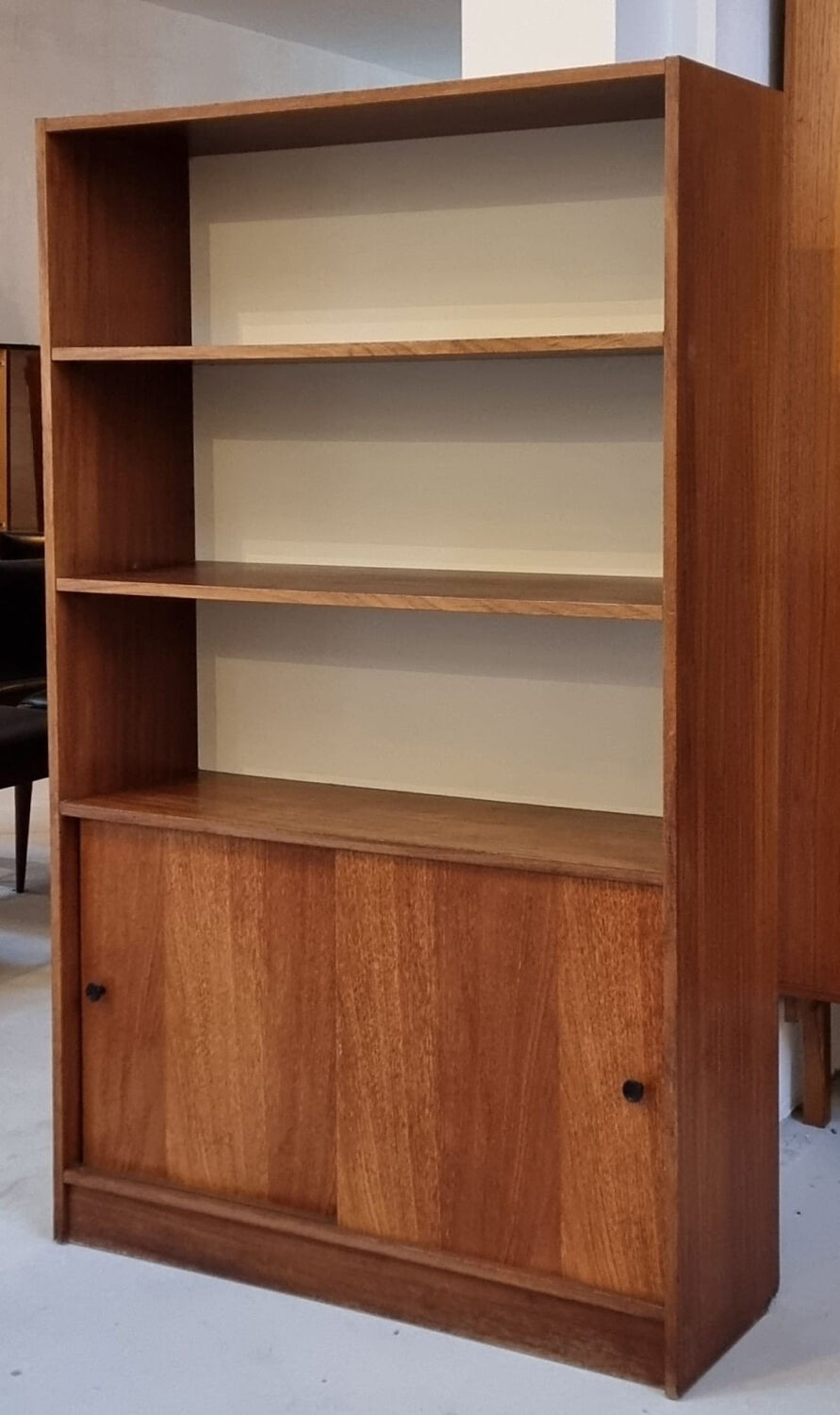 Bibliothèque du milieu du siècle